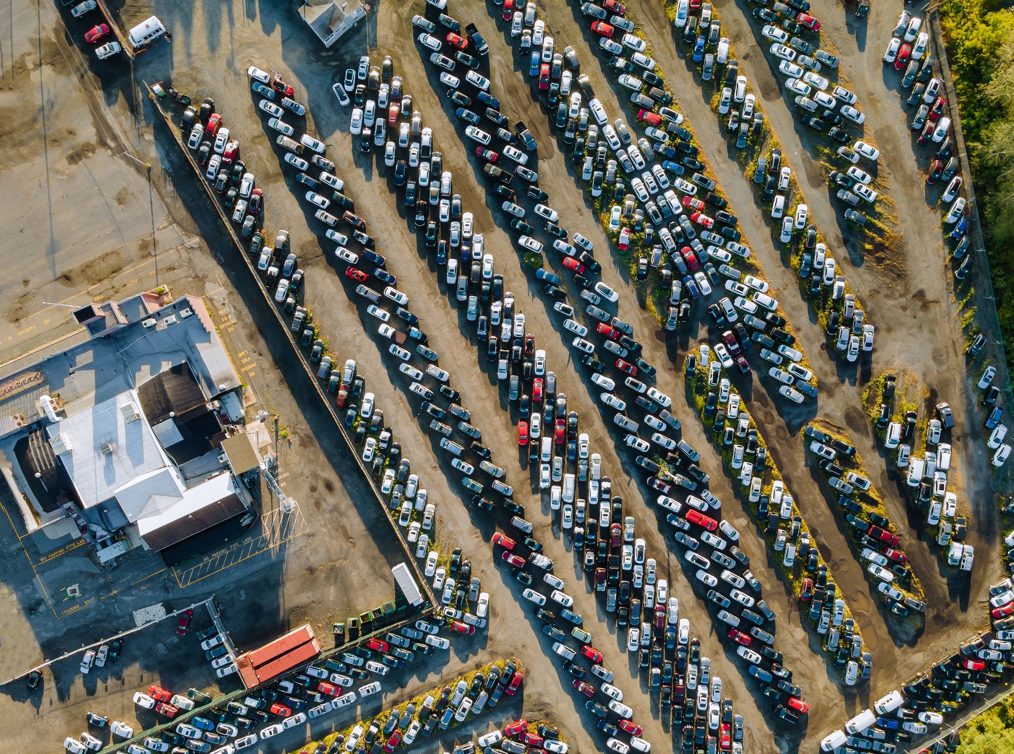 Trump Softens Auto Tariffs After Industry Warnings and Investor Concerns