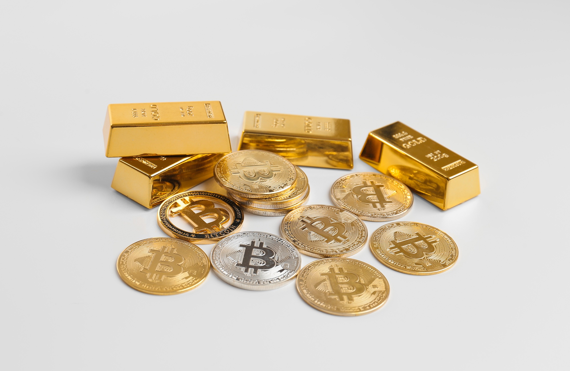 Bitcoin and Gold Rally as Stocks Tumble: Is This True Decoupling?