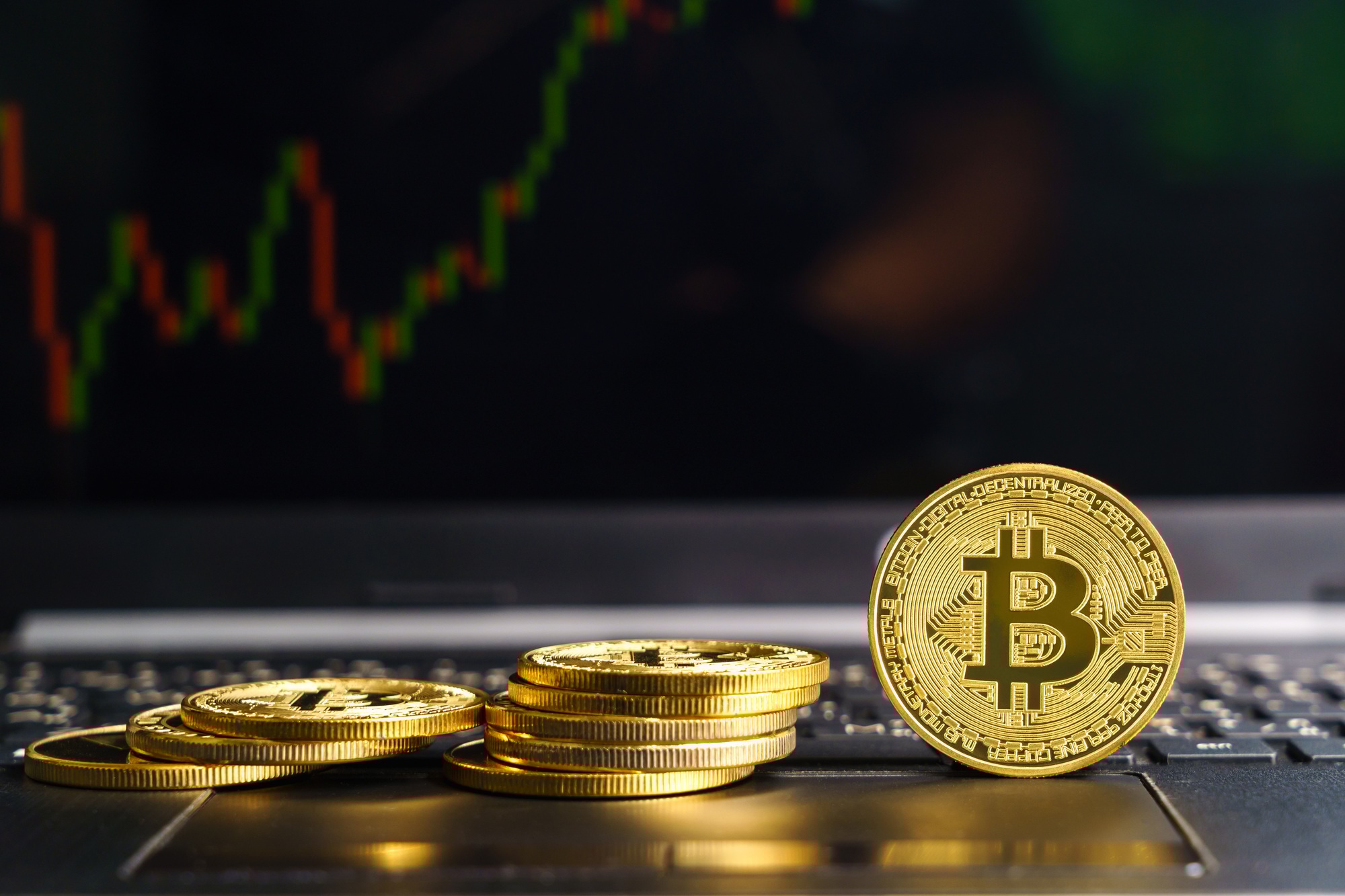 Bitcoin Surges as Dollar Weakens Amid Trump’s Attacks on Fed Chair Powel