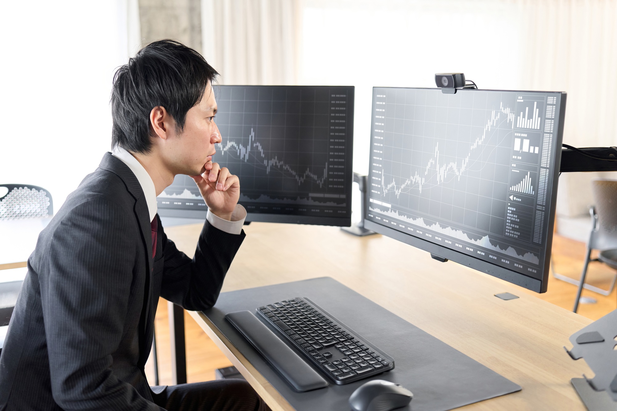 Is Palantir (PLTR) the Best Multibagger Stock Backed by Billionaires?
