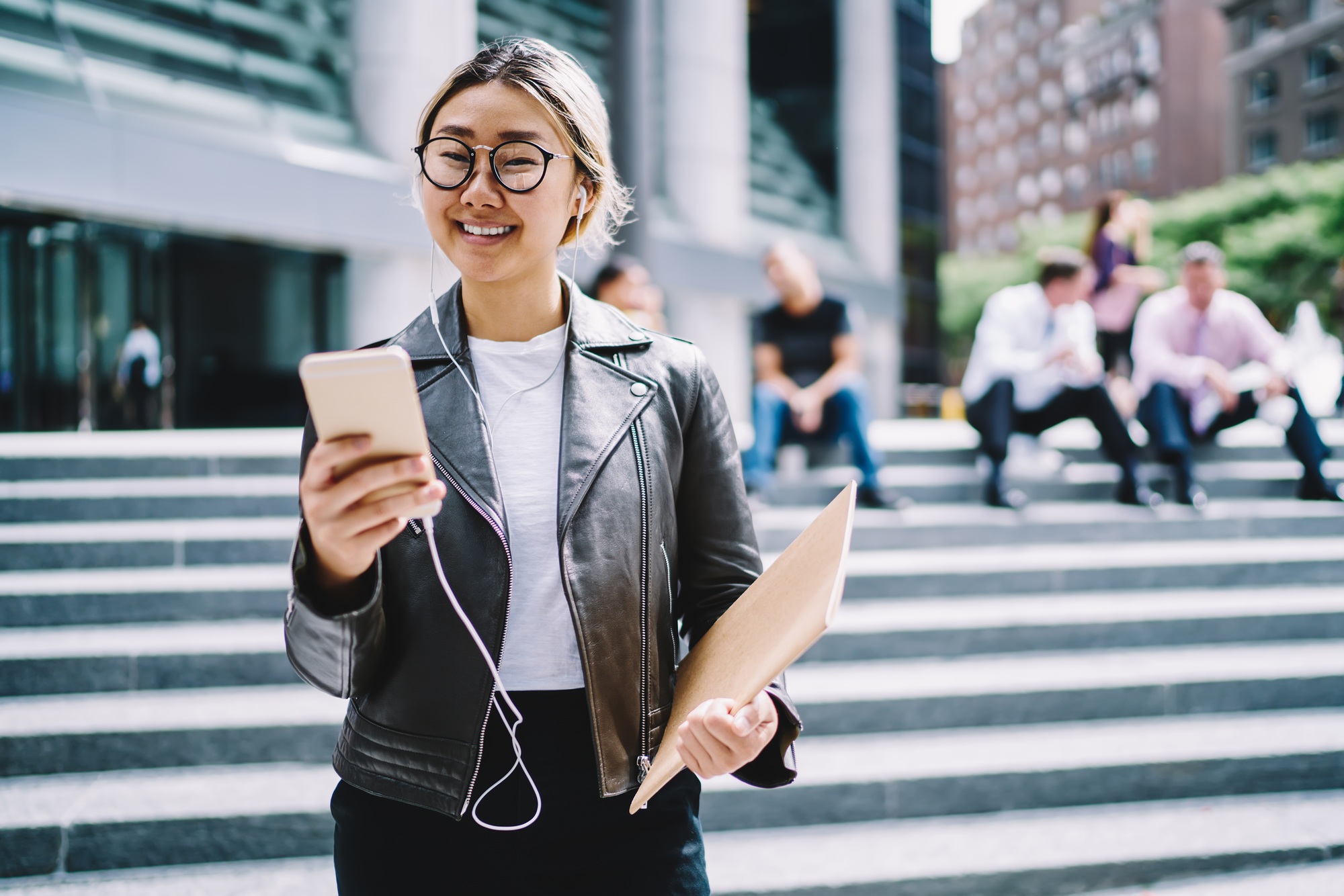 China’s Smartphone Market Rebounds in Q1 While Japan Battles Tariff-Driven Inflation Spike
