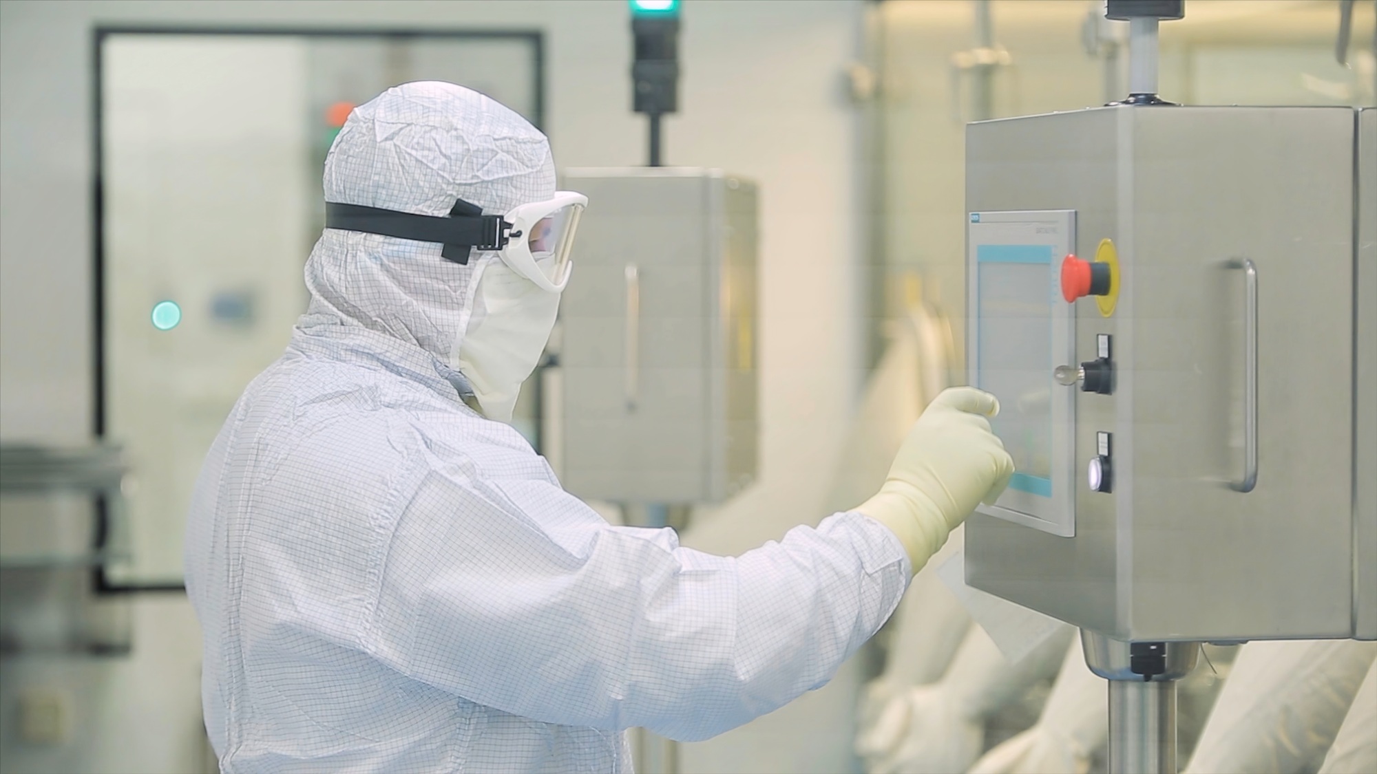 Pfizer Beats on EPS but Misses Revenue in Q1, Reaffirms 2025 Forecast