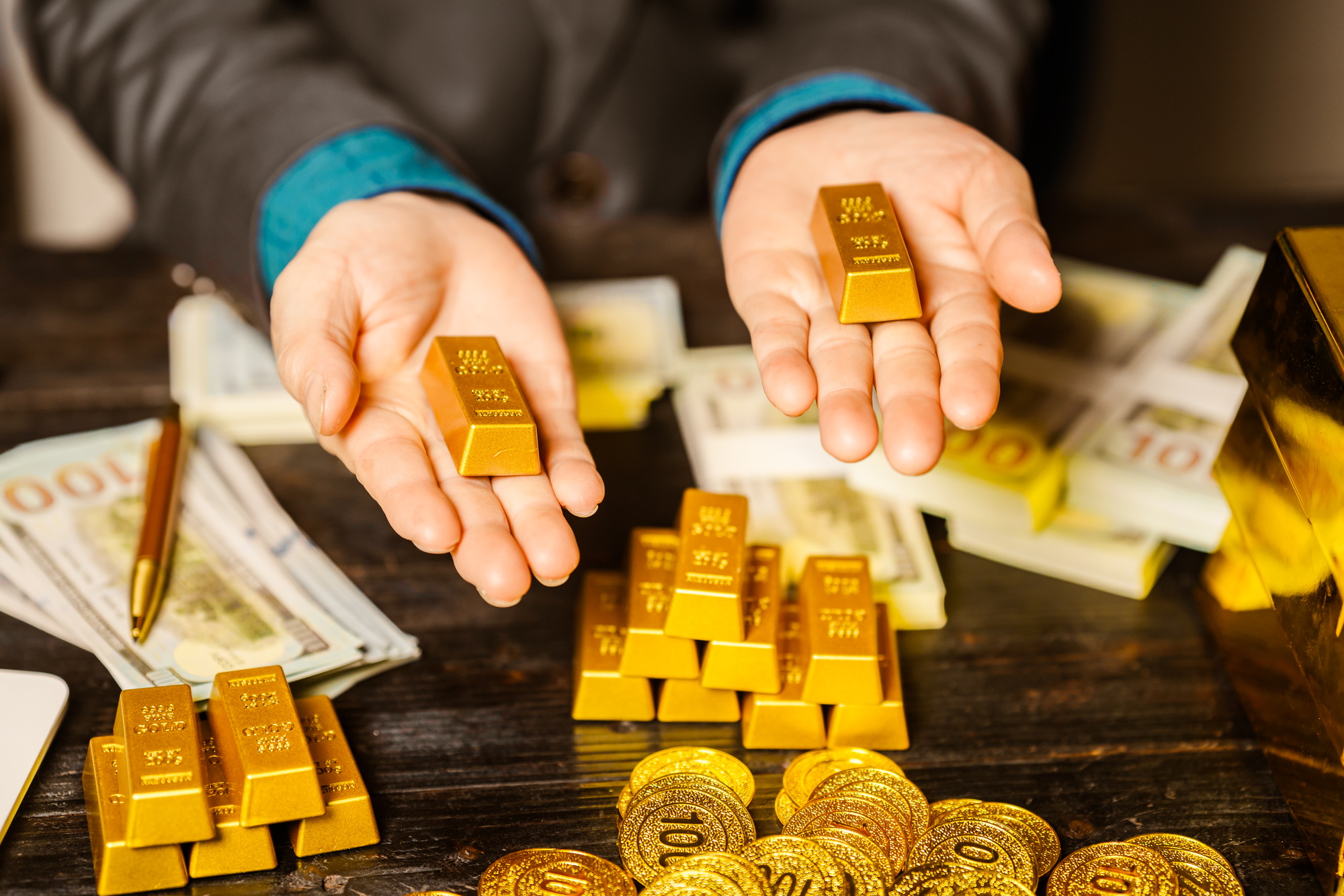 Gold Prices Surge Amid Moody’s Downgrade and Tariff Fears