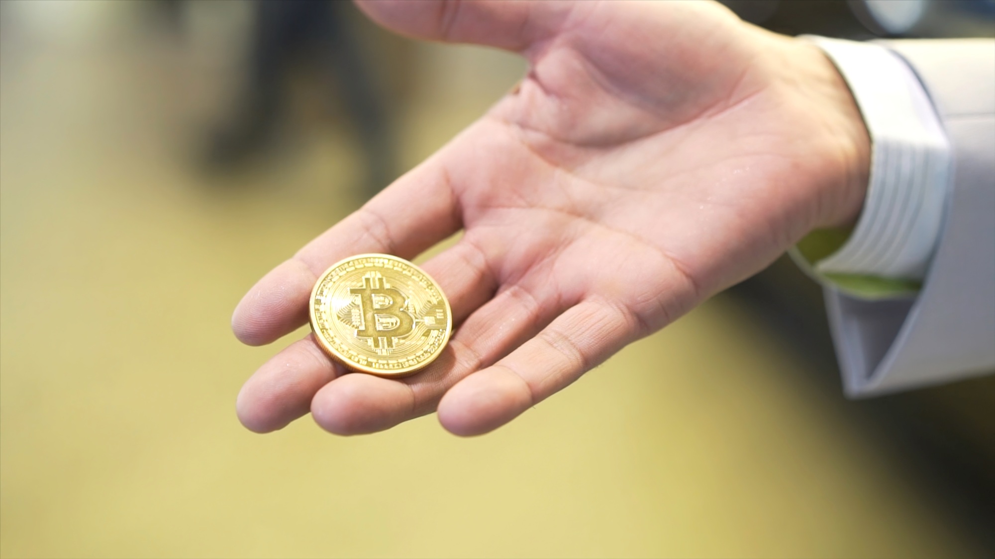 Trump Adviser Signals Tariff Relief Near, Boosting Bitcoin Toward $100K