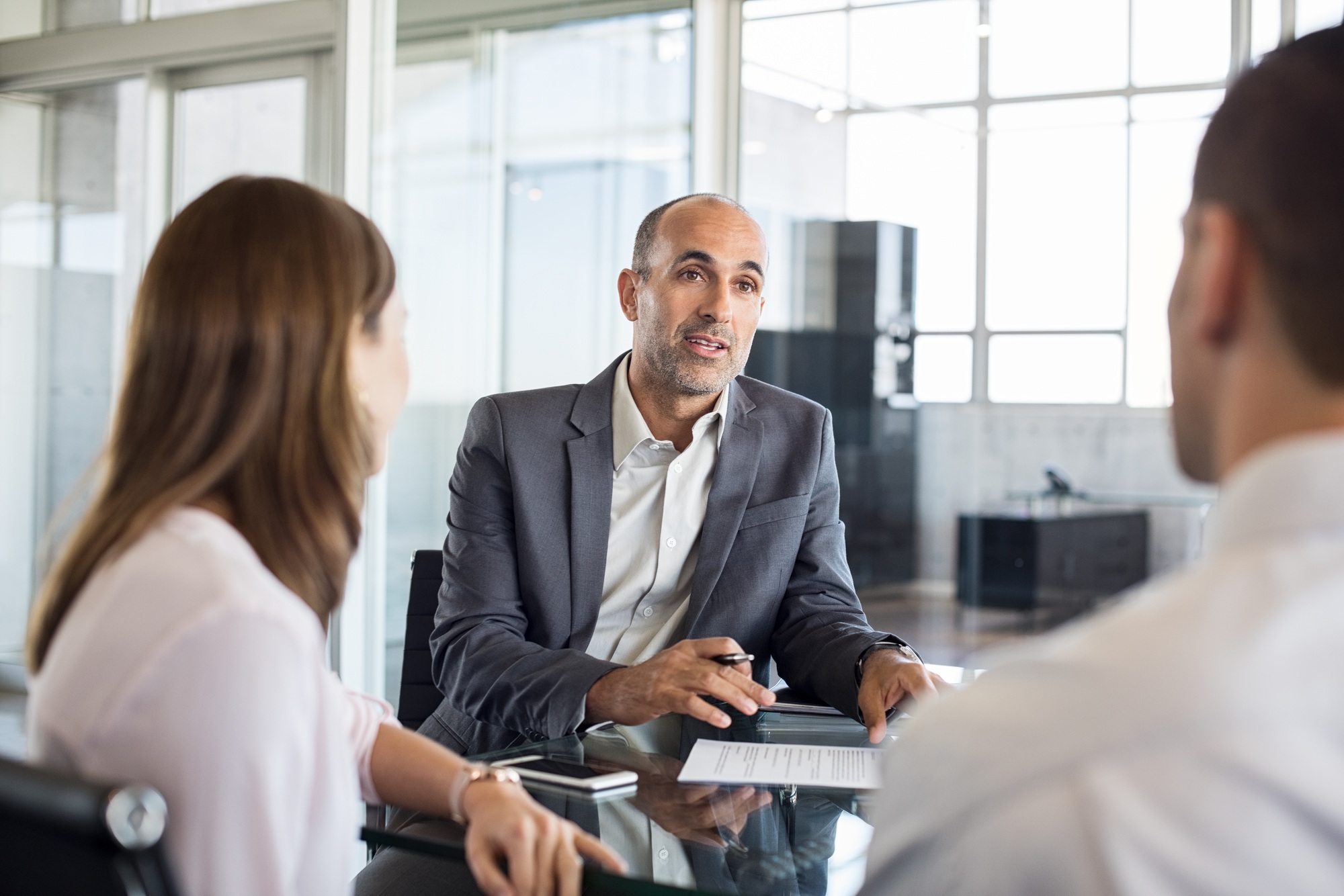Pros and Cons of Using a Financial Advisor Today