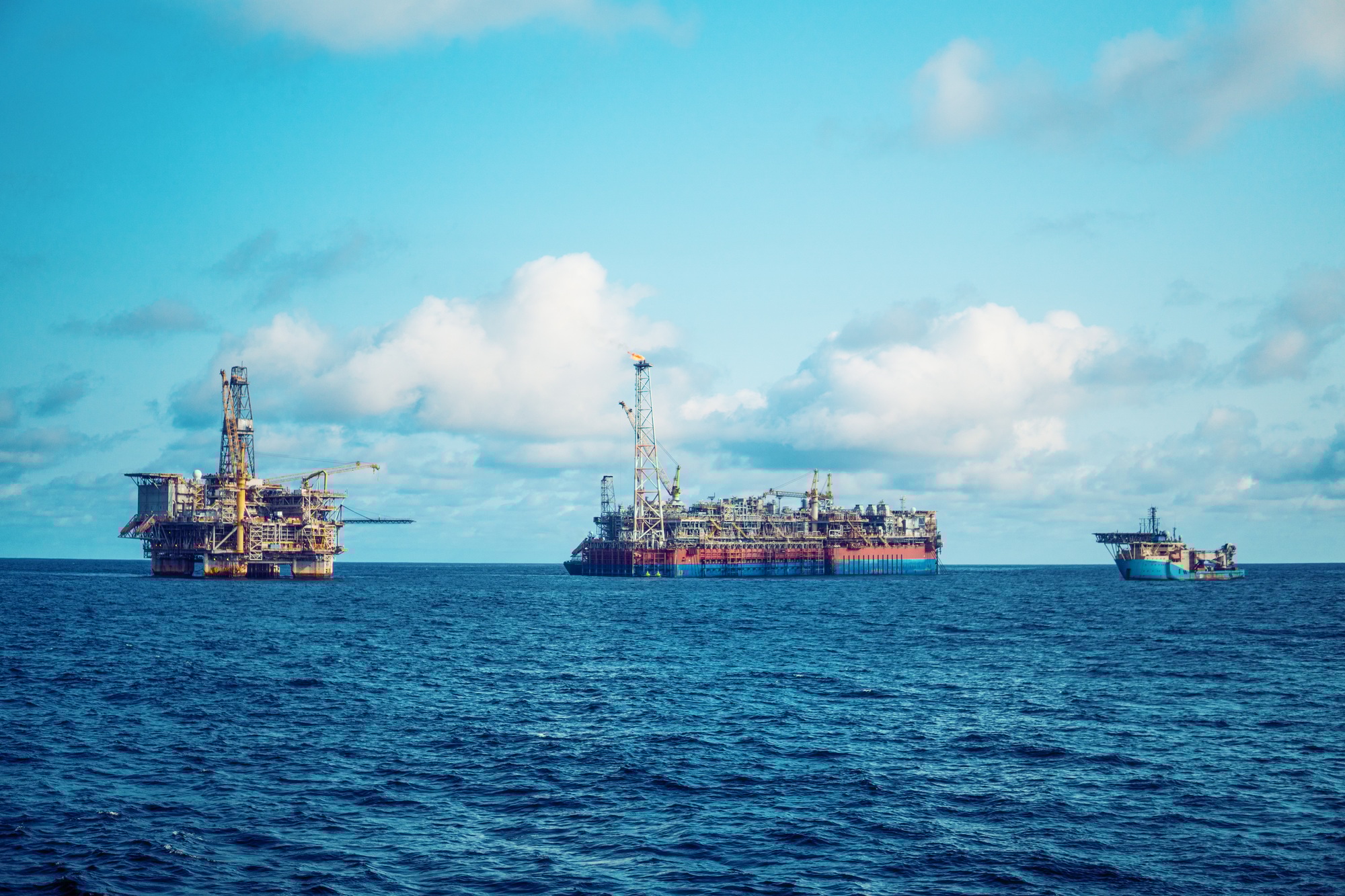 Russia's Oil and Gas Revenues Plunge Amid Market Pressures