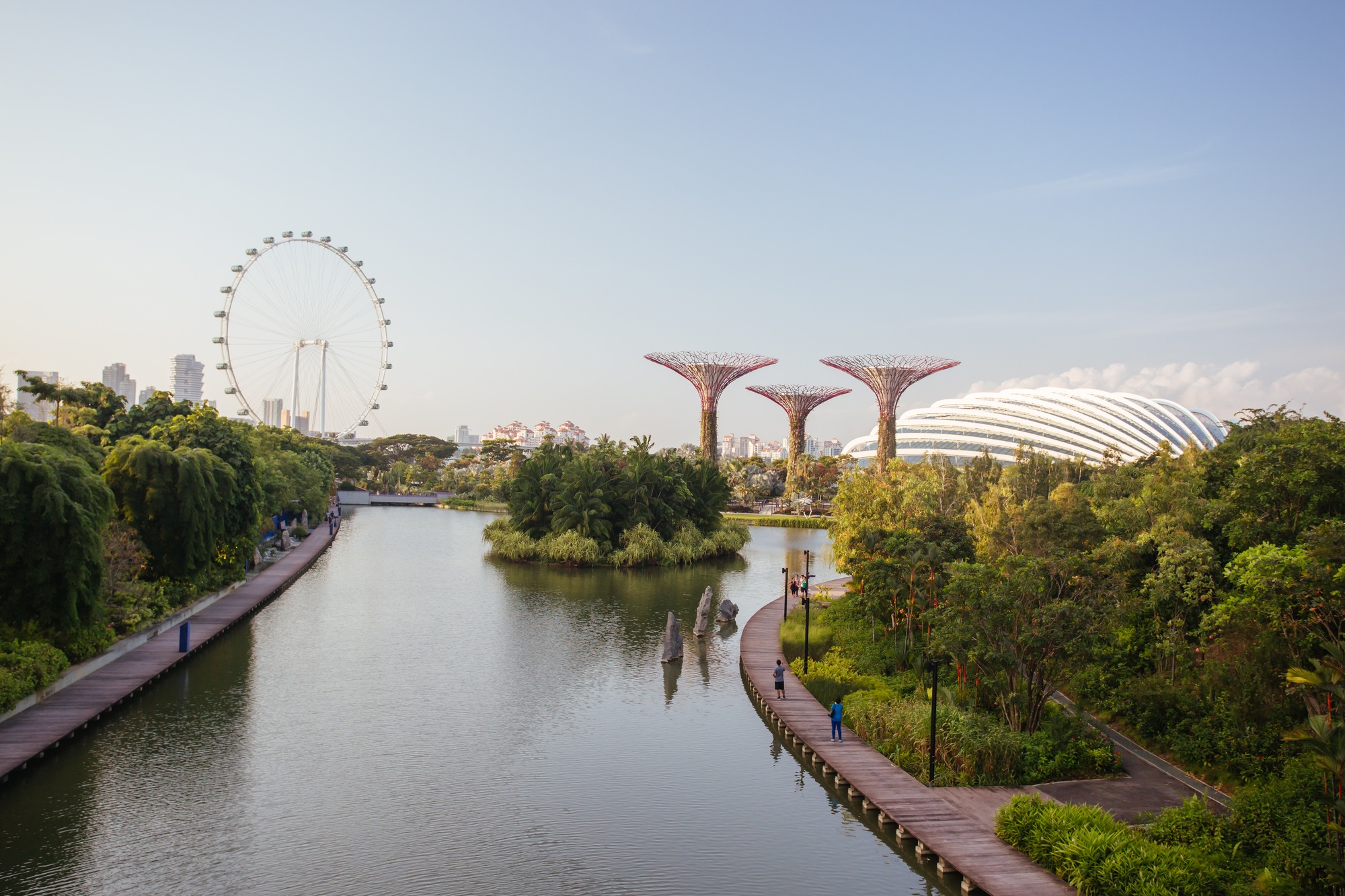 Chinese Firms Eye Singapore Listings Amid Trade Tensions