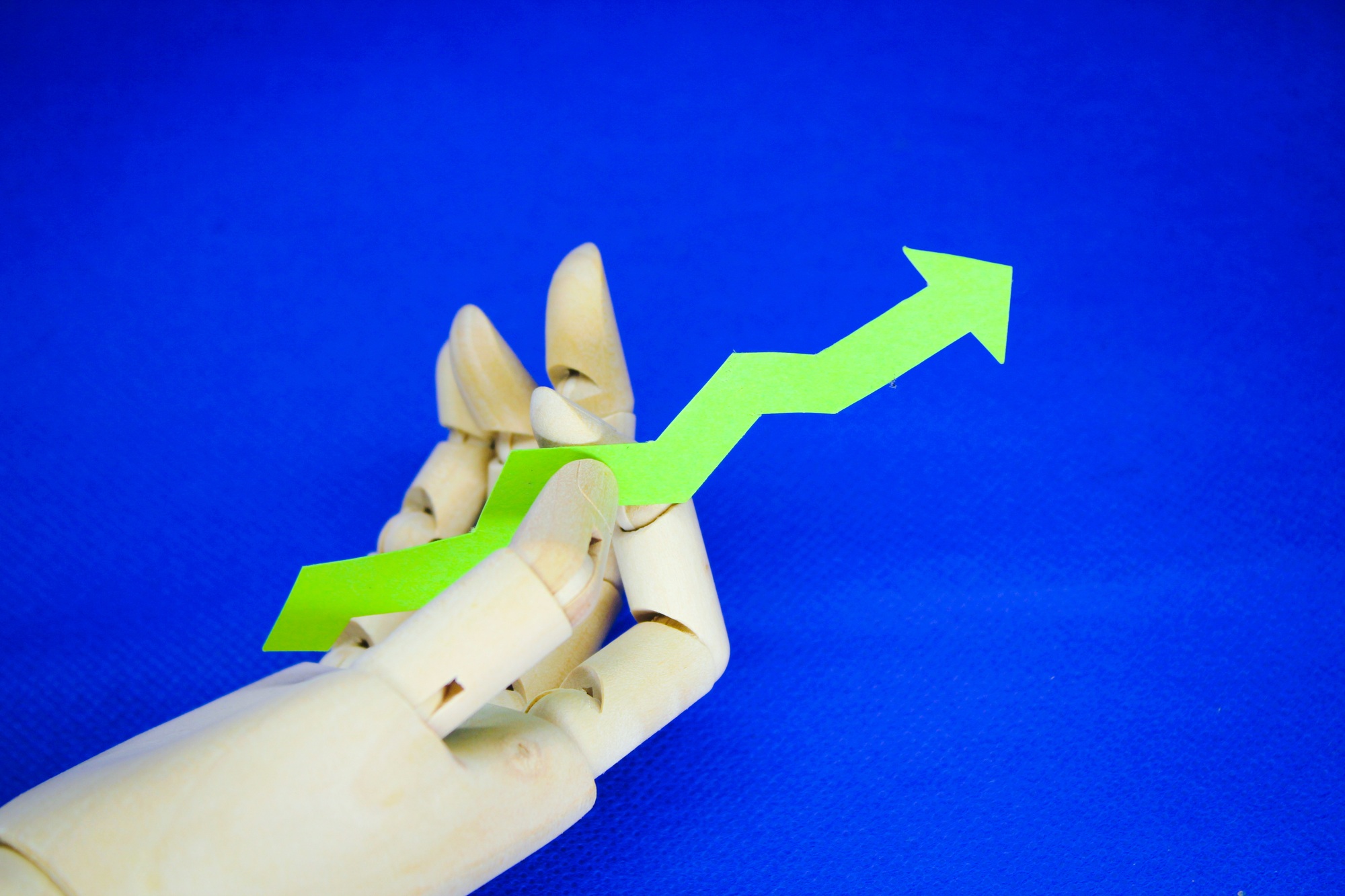 AAVE's Price Surge: 50% Rally Anticipated Amid Bullish Patterns