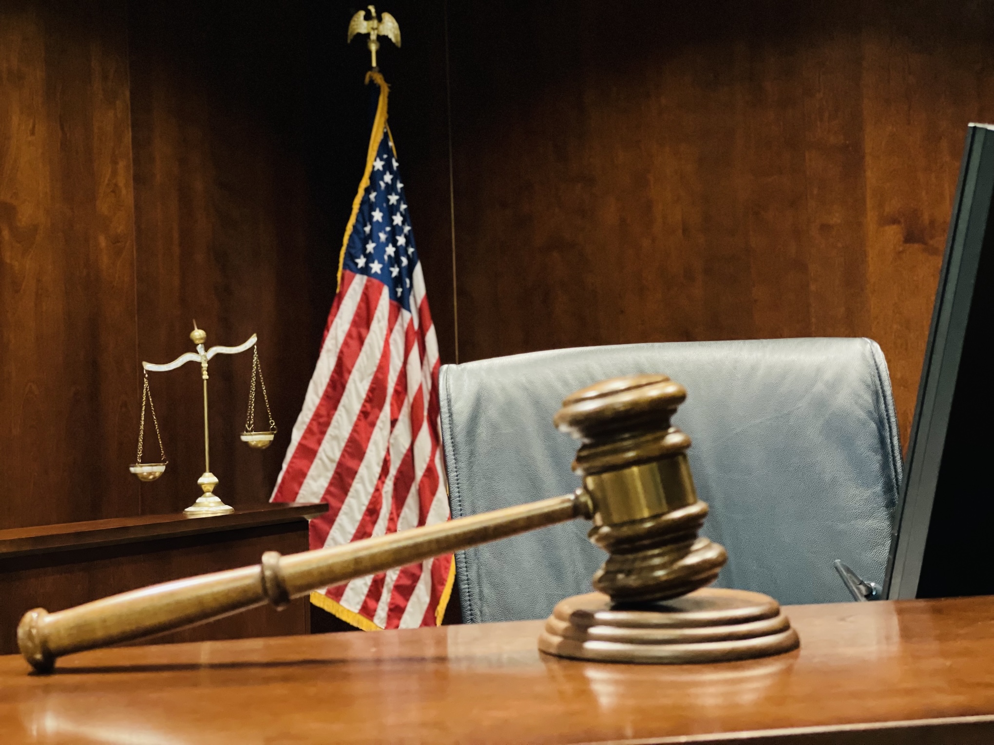 US Court Blocks Trump's Tariffs, Boosting Markets and Dollar