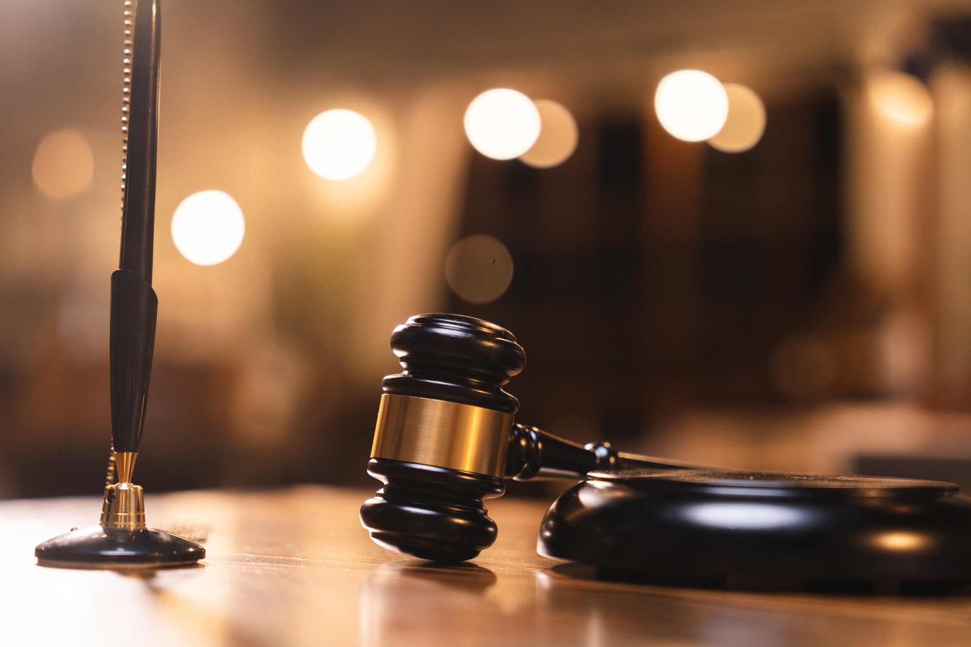 Swiss Court Overturns Credit Suisse Bonus Cuts, UBS Liable