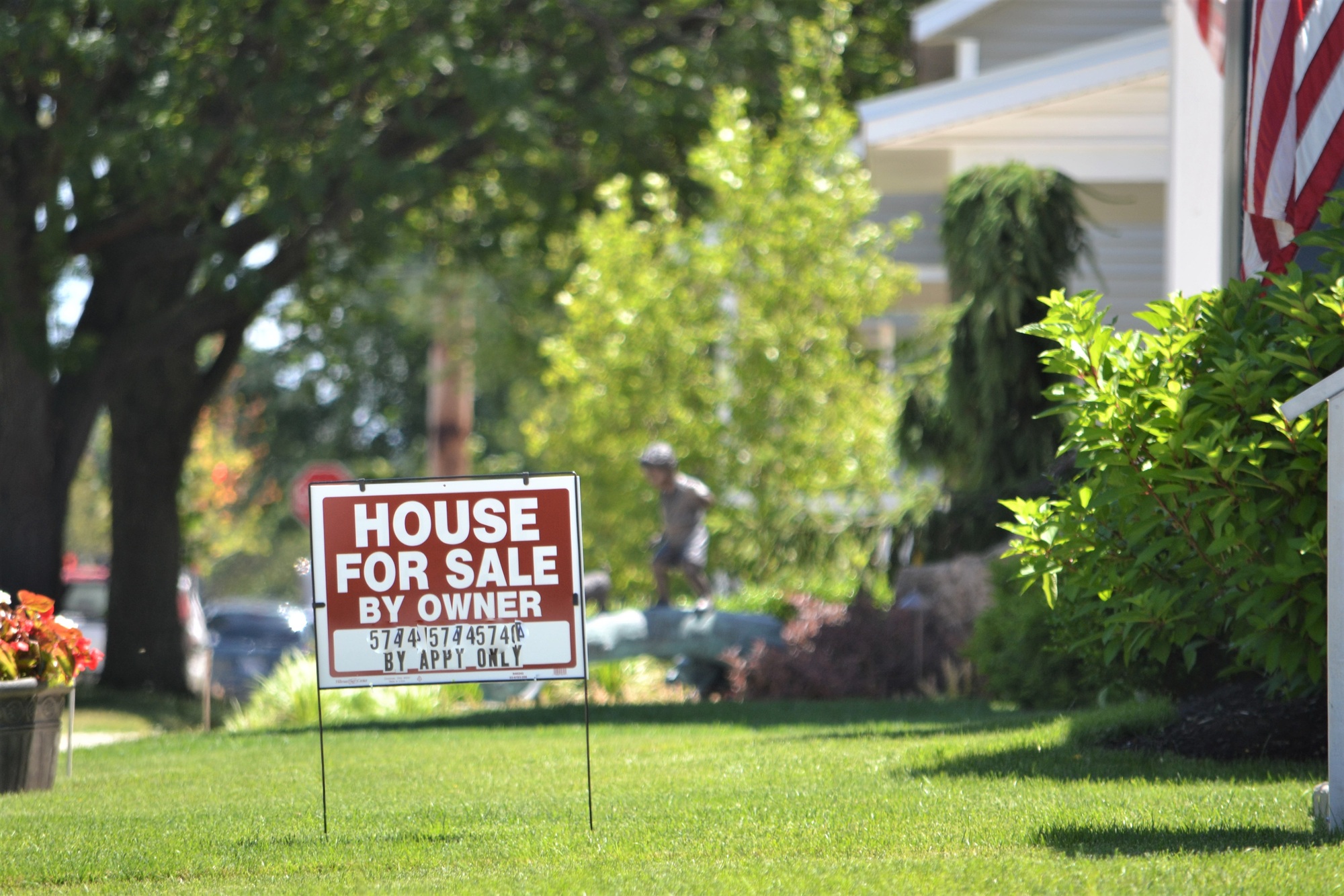 Investors Increasingly Buying U.S. Homes Amid Market Challenges