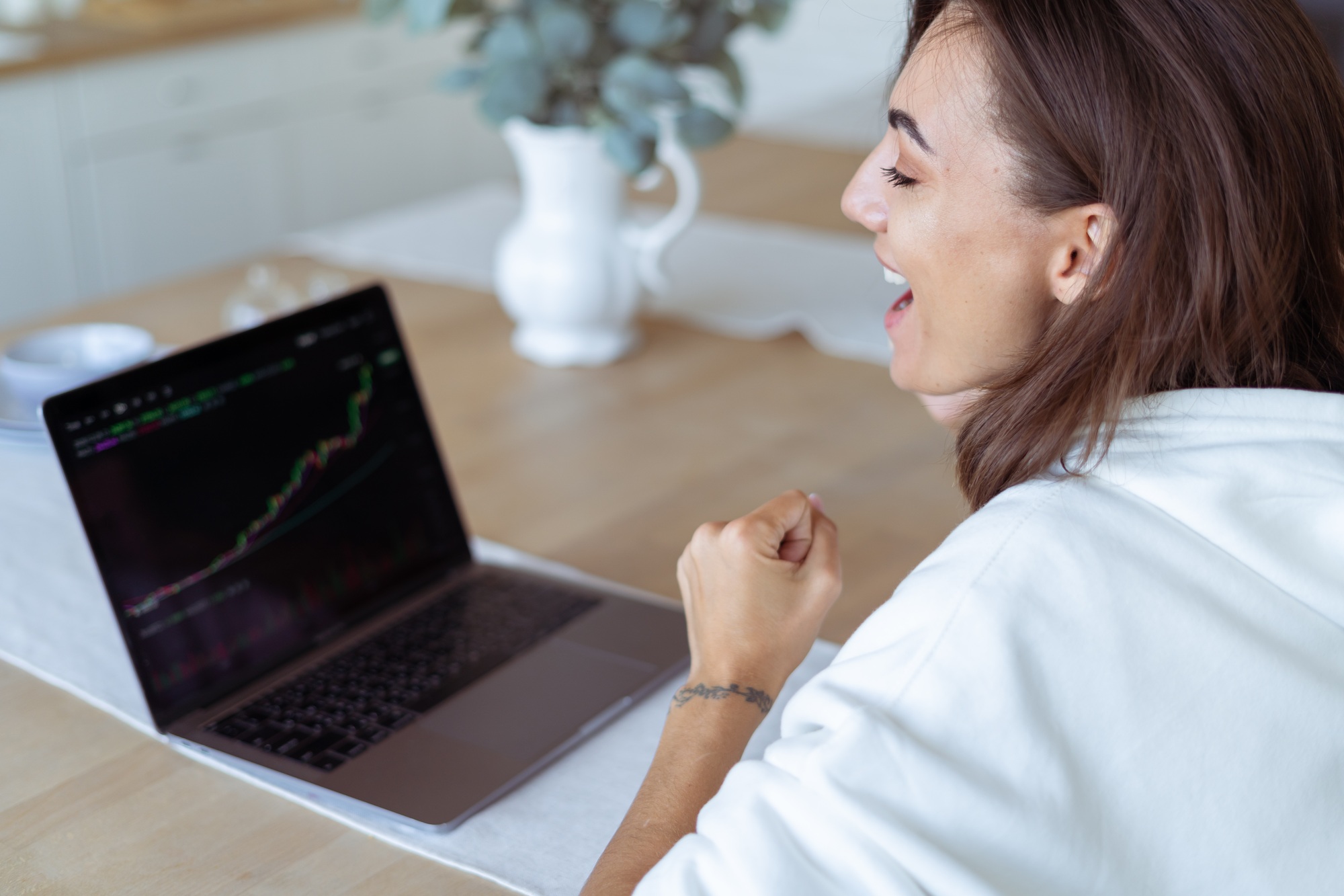 PEPE Gains Momentum Following Golden Cross Amid Stable Crypto Market
