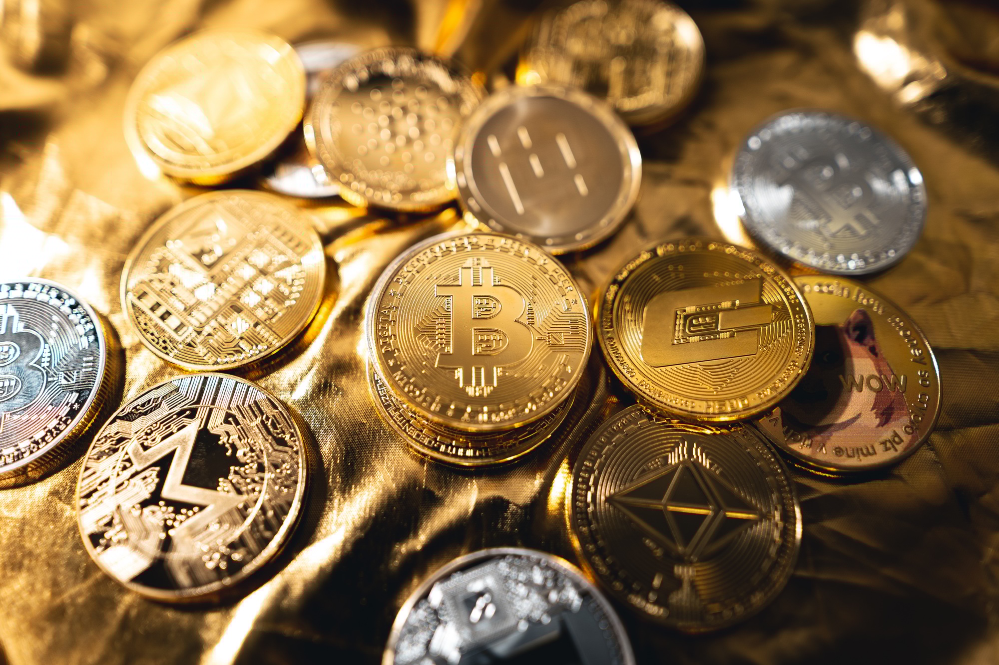 Cryptocurrency Market Surpasses $4 Trillion Driven by Altcoin Gains