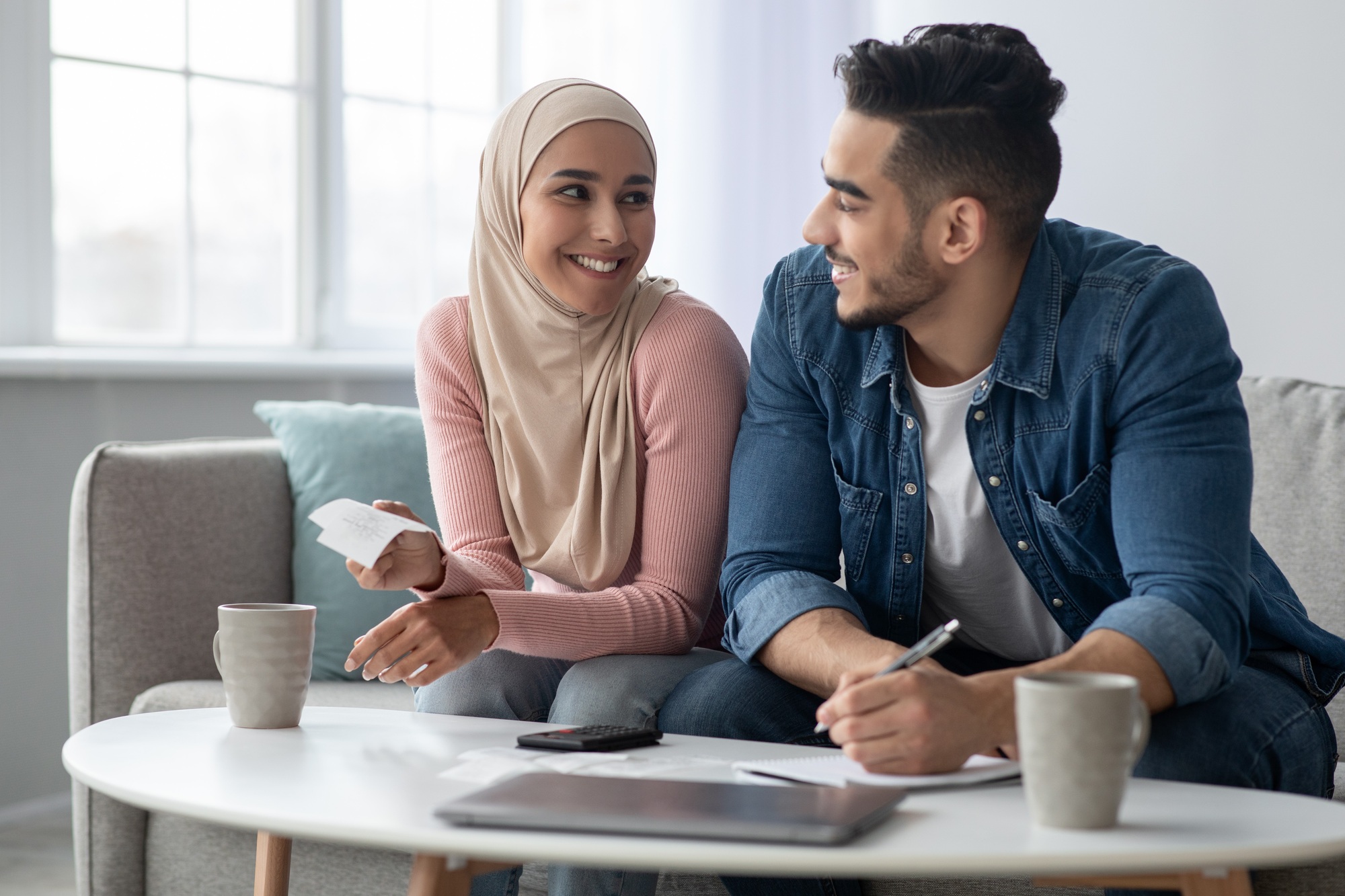 Data Reveals Who Saves More: Men or Women?
