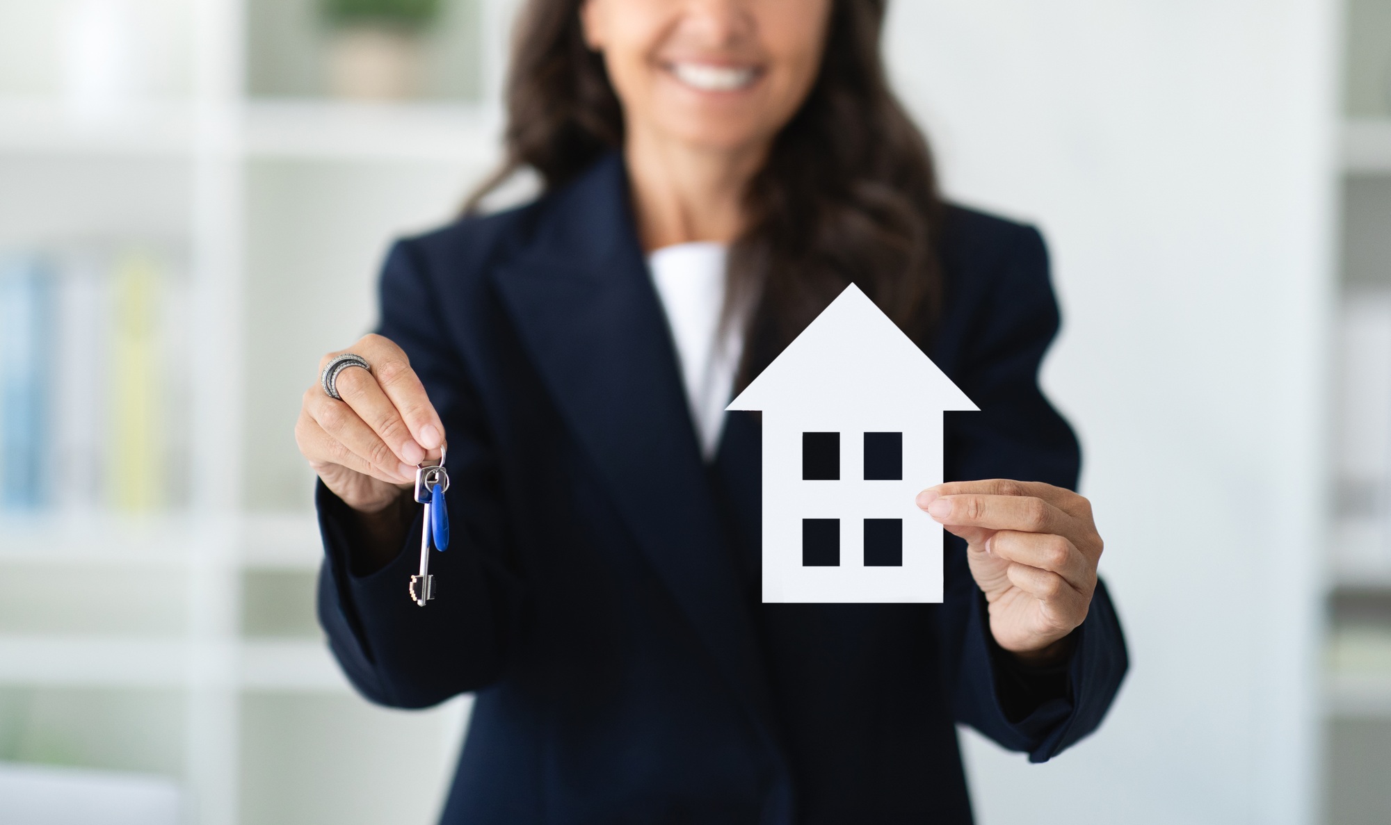 The Rise of Low-Fee Real Estate Agents Amid Market Changes