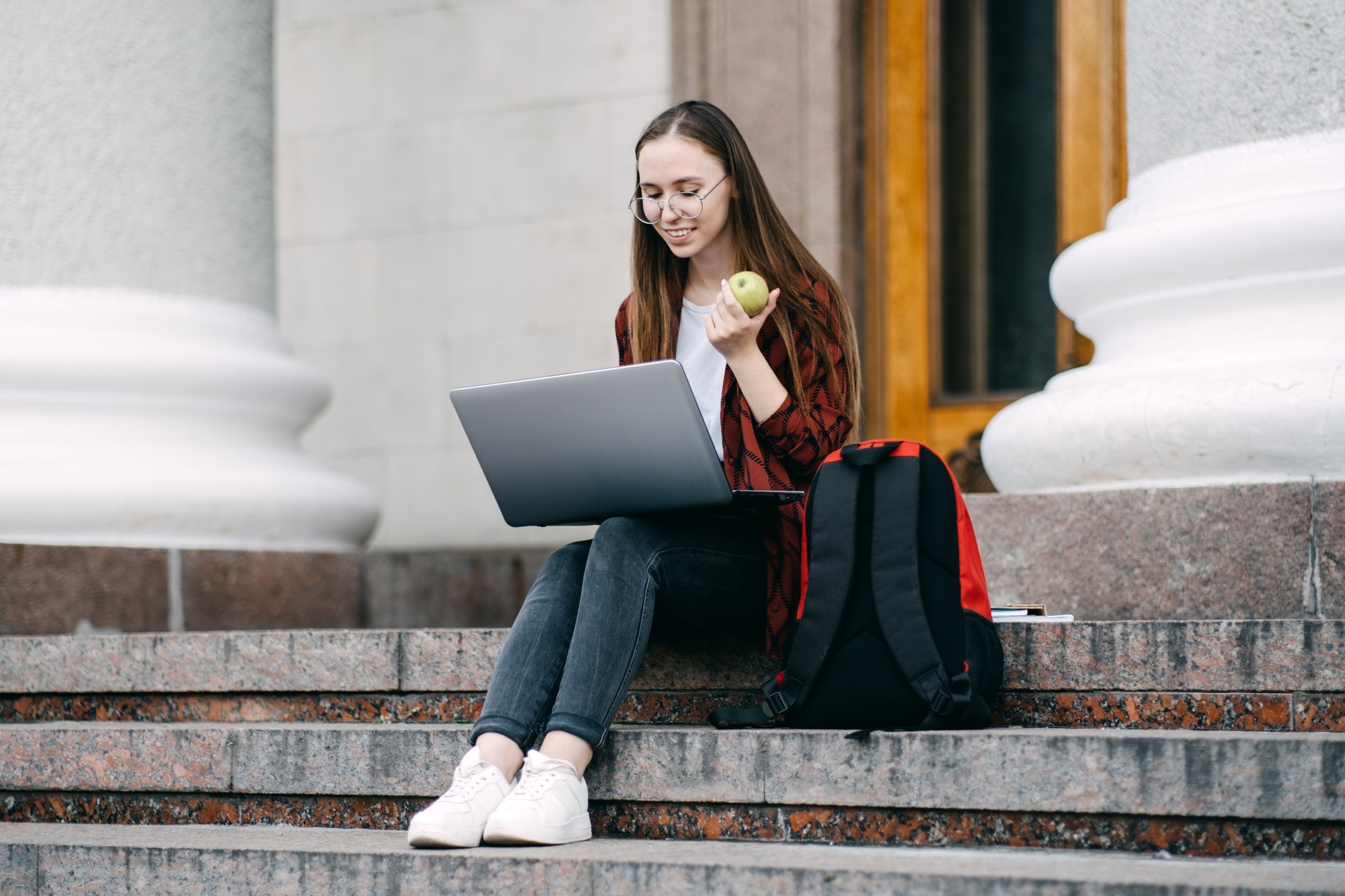 How to Build a Strong Financial Foundation in Your 20s